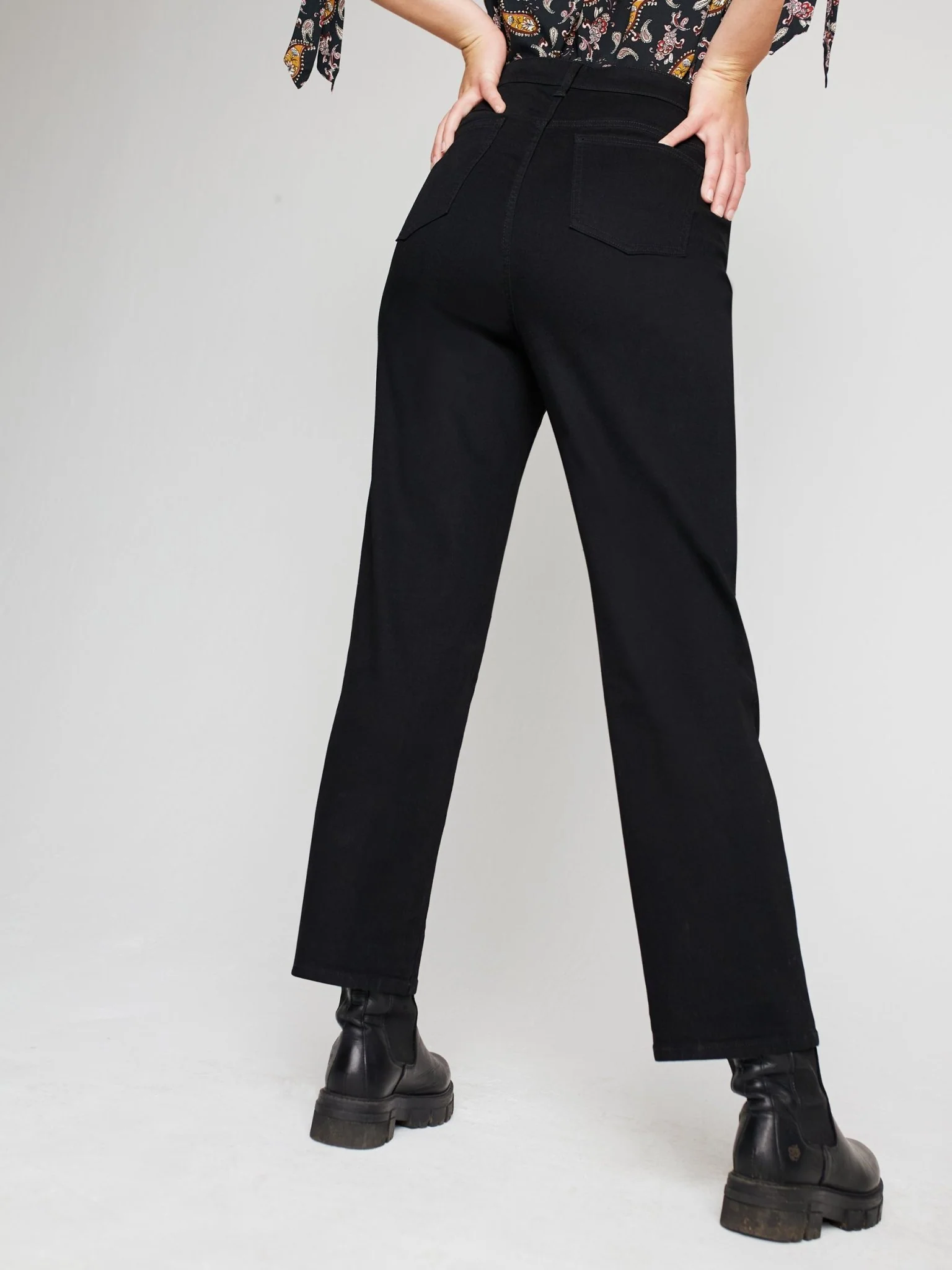 Westport Signature Black Straight Leg Jeans - Image 5